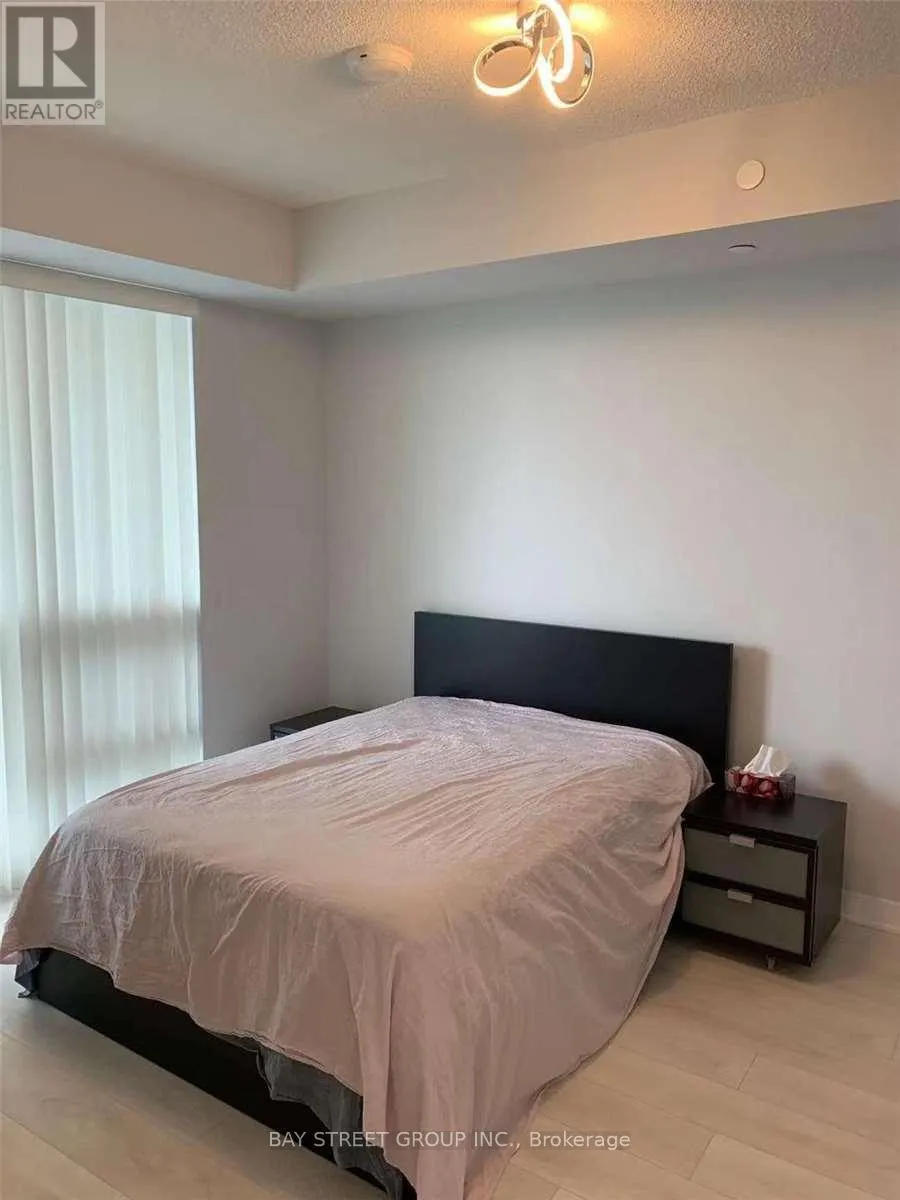 2705 - 2221 YONGE STREET
