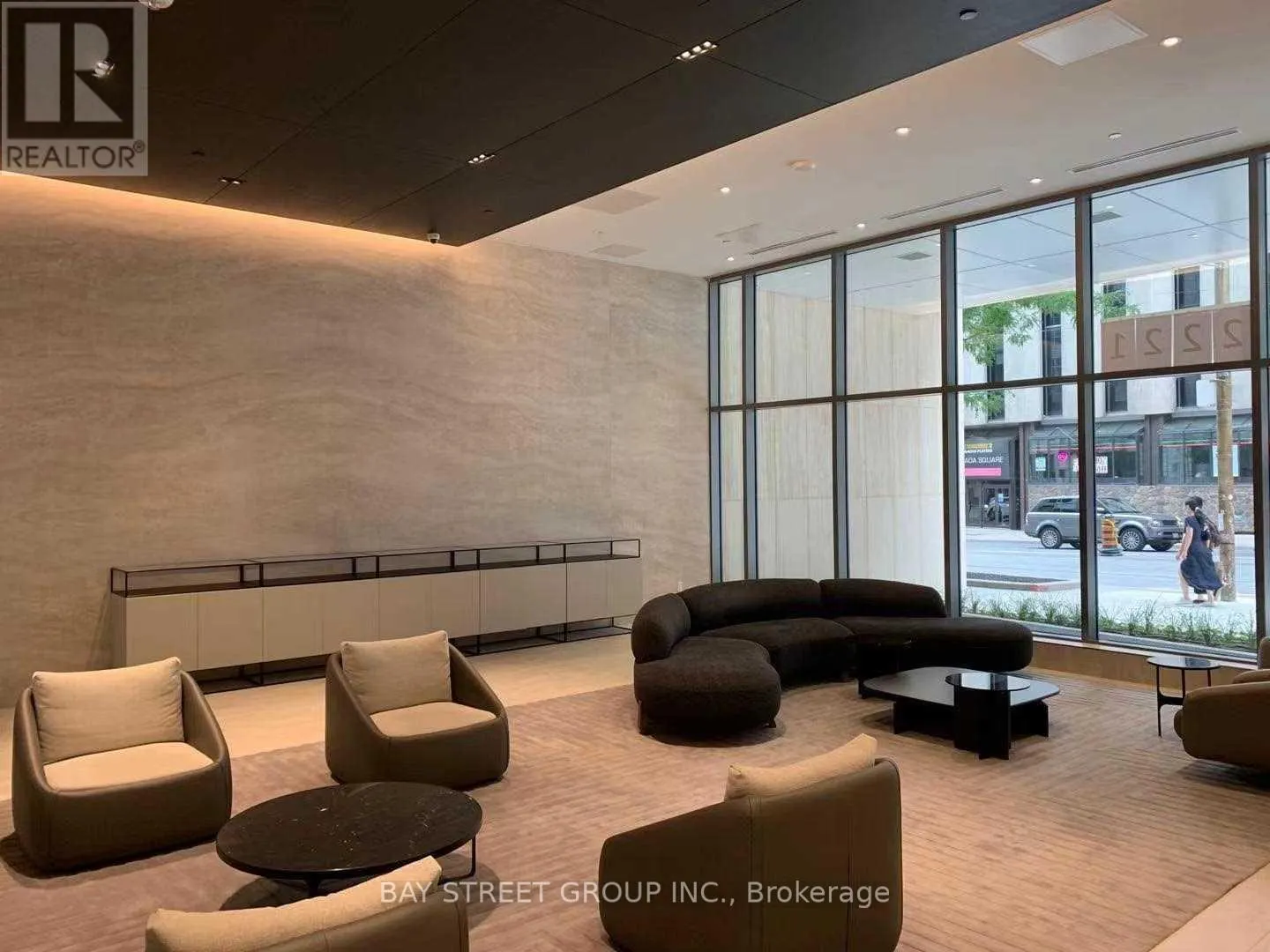 2705 - 2221 YONGE STREET
