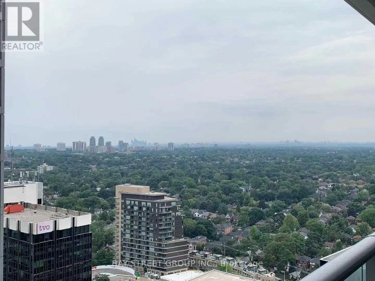 2705 - 2221 YONGE STREET