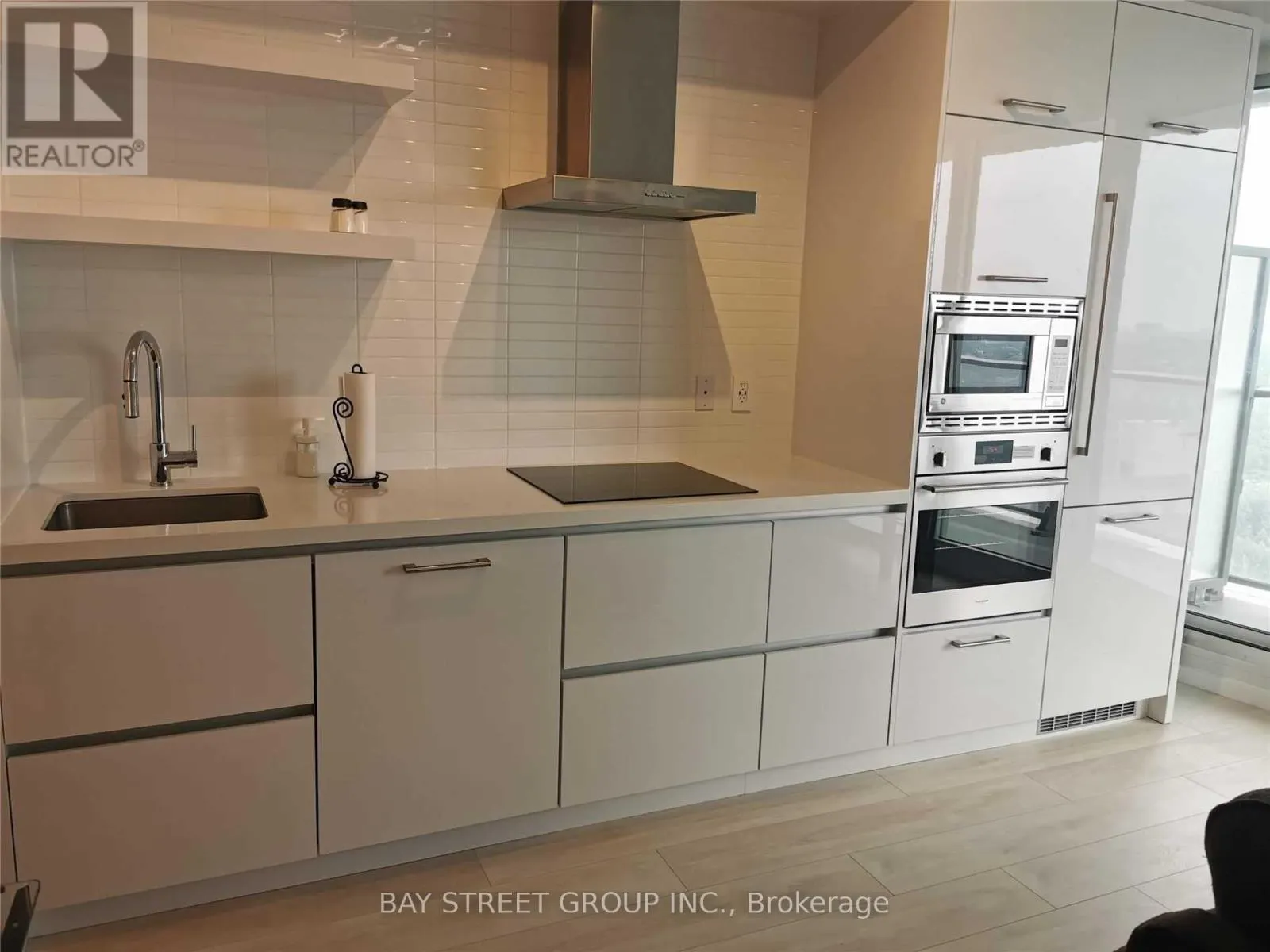 2705 - 2221 YONGE STREET