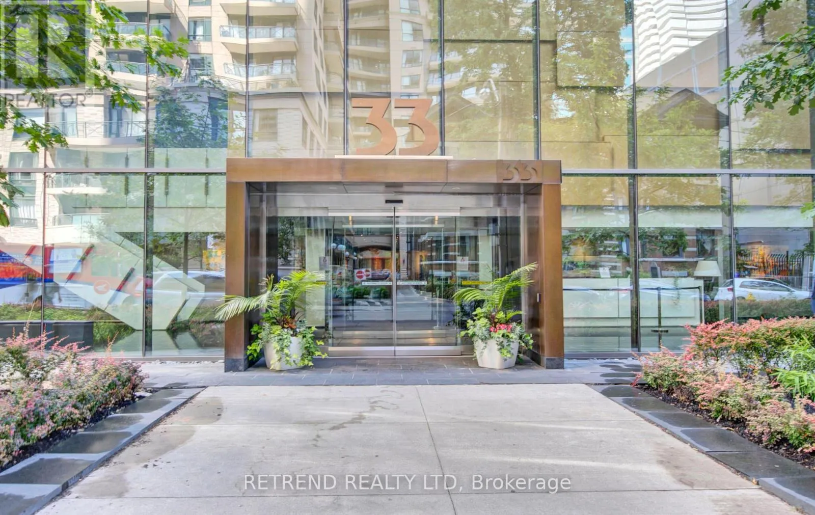 1010 - 33 CHARLES STREET E
