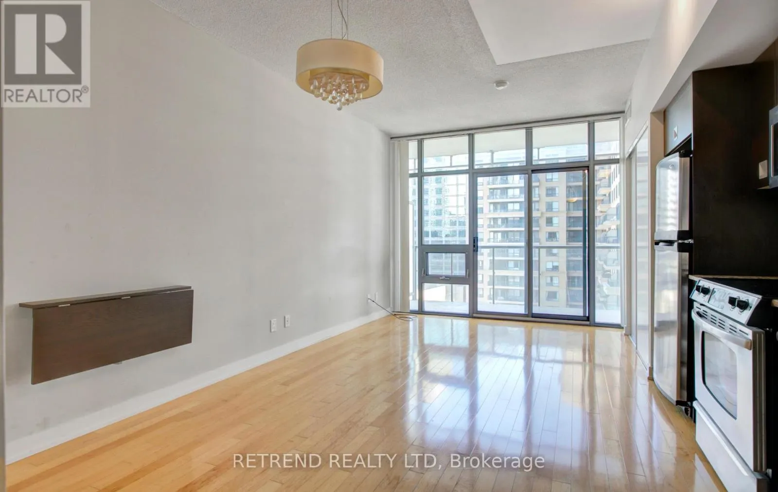 1010 - 33 CHARLES STREET E