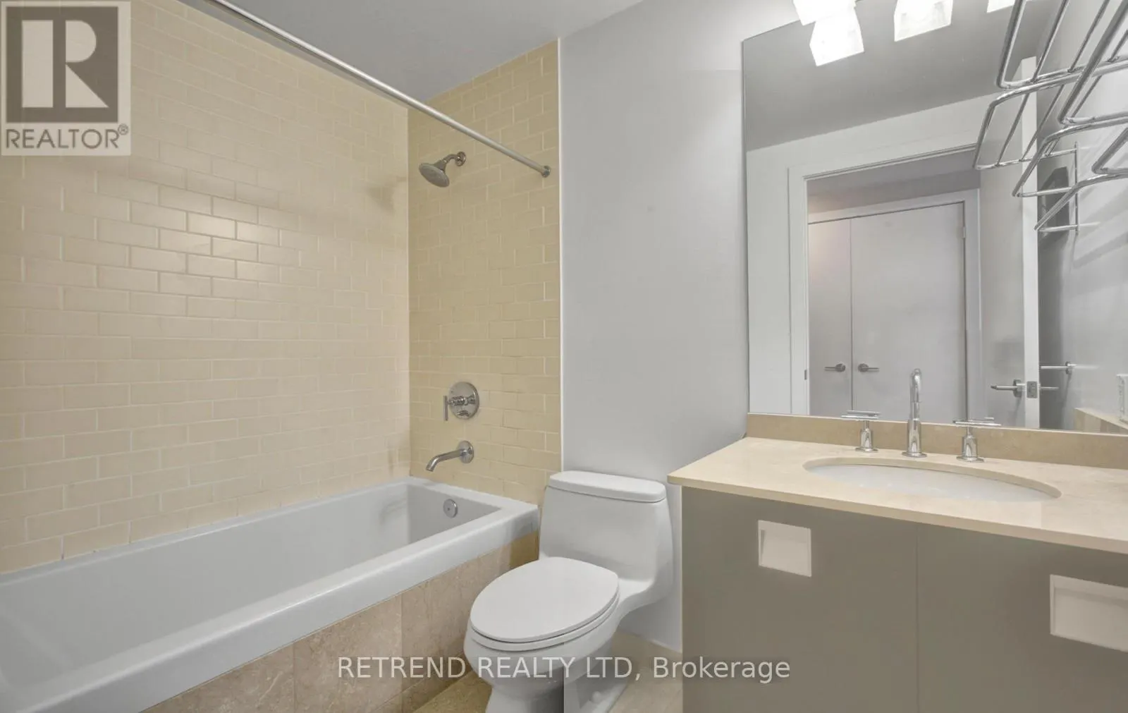 1010 - 33 CHARLES STREET E