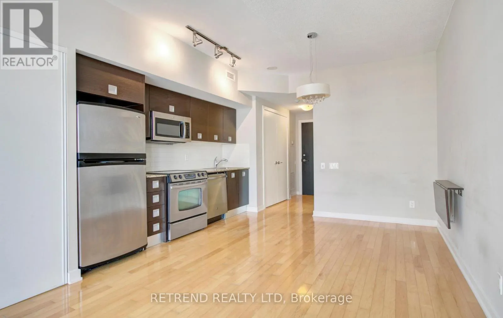 1010 - 33 CHARLES STREET E