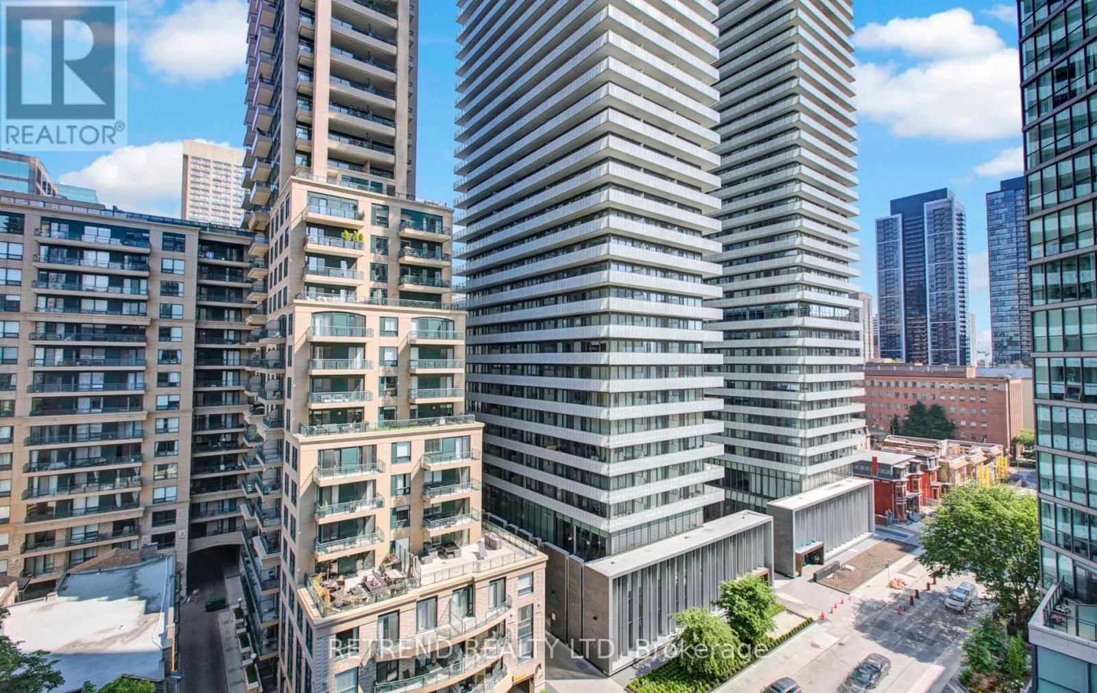 1010 - 33 CHARLES STREET E
