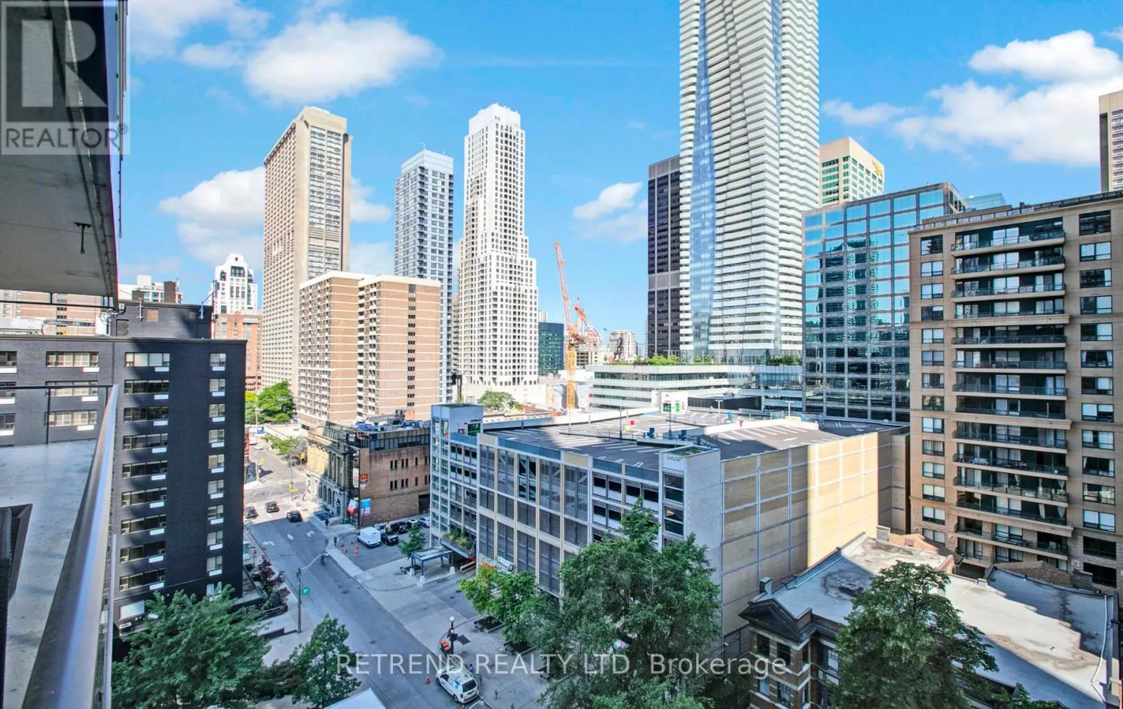 1010 - 33 CHARLES STREET E