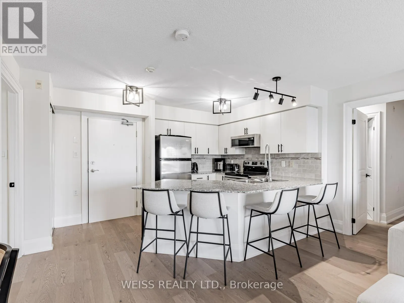 609 - 872 SHEPPARD AVENUE W