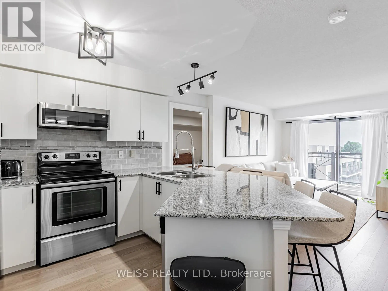 609 - 872 SHEPPARD AVENUE W