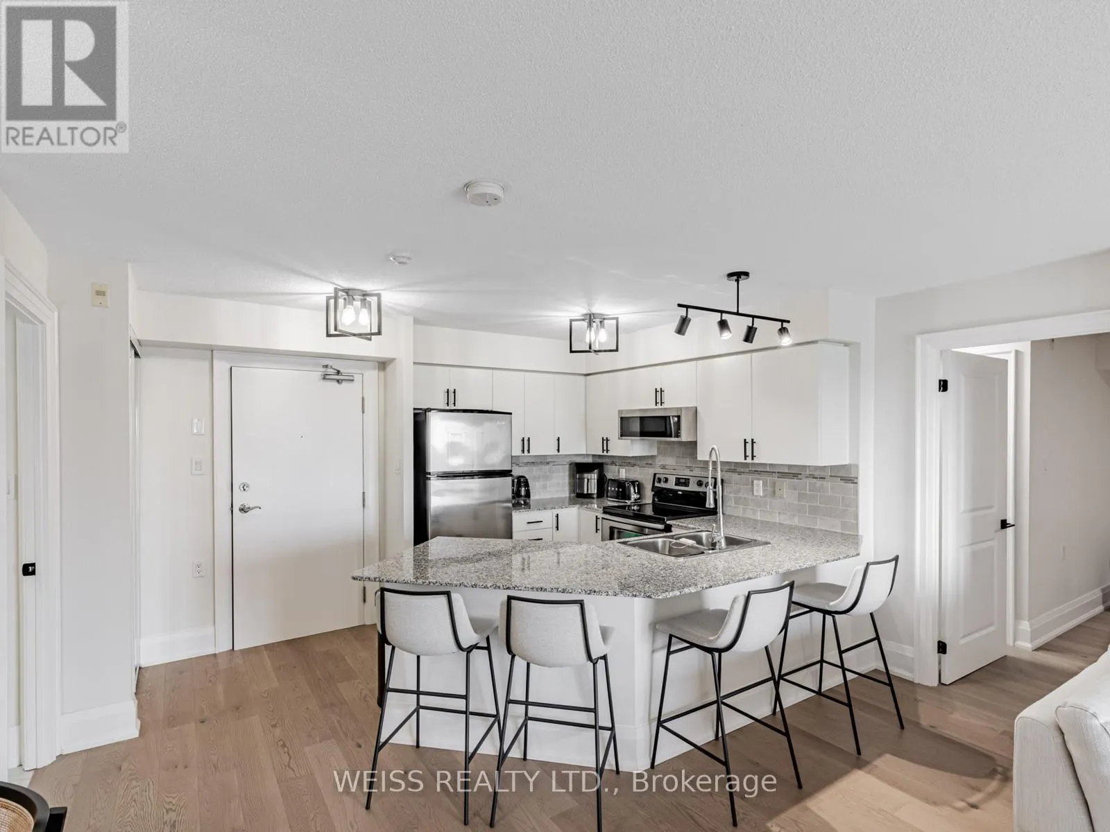 609 - 872 SHEPPARD AVENUE W
