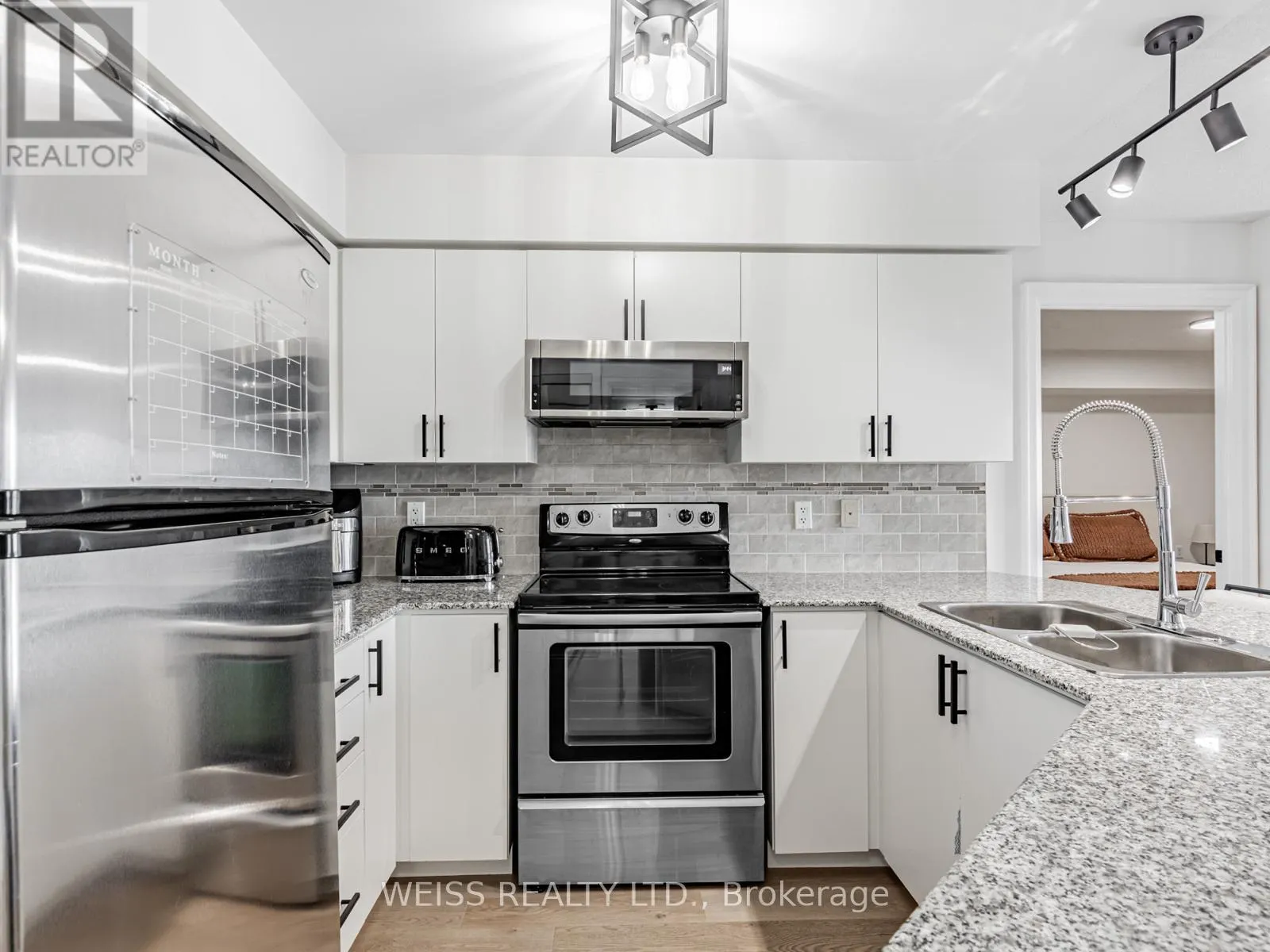 609 - 872 SHEPPARD AVENUE W