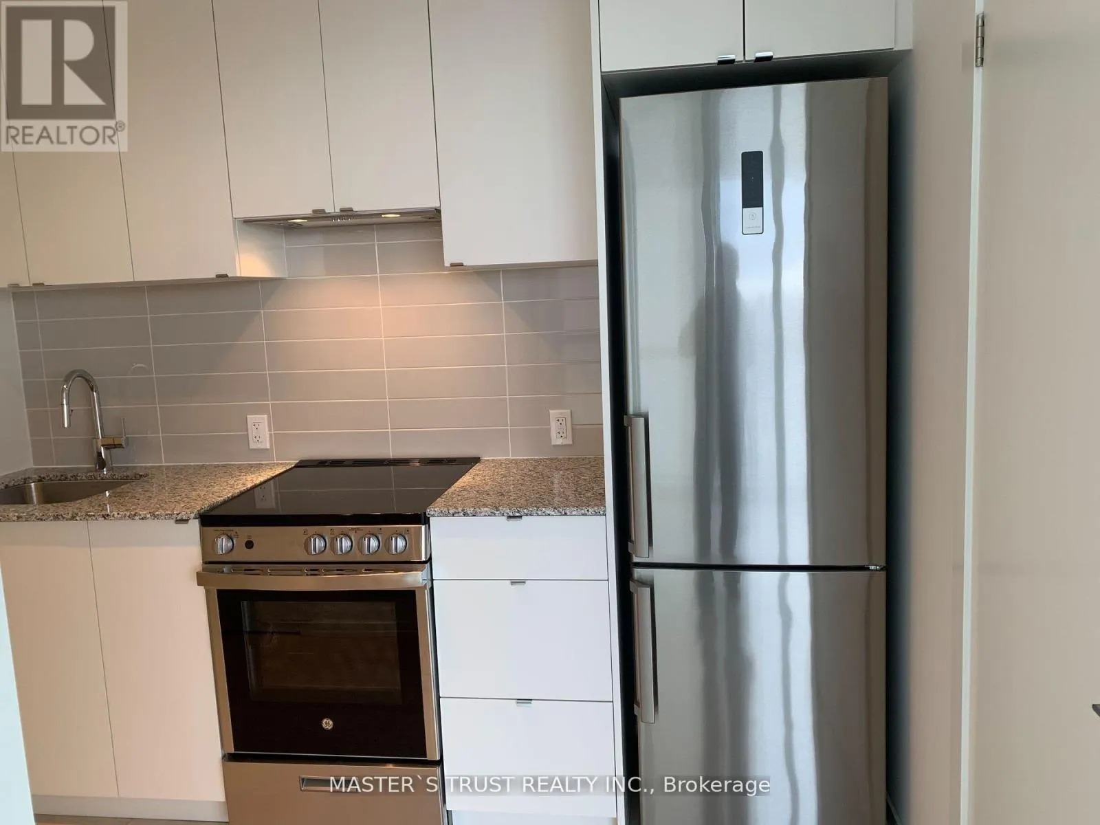 1109 - 49 EAST LIBERTY STREET