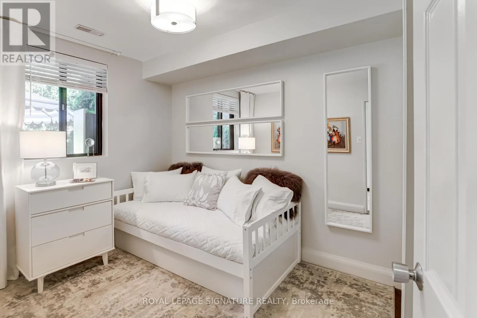 B2 - 142 PEARS AVENUE