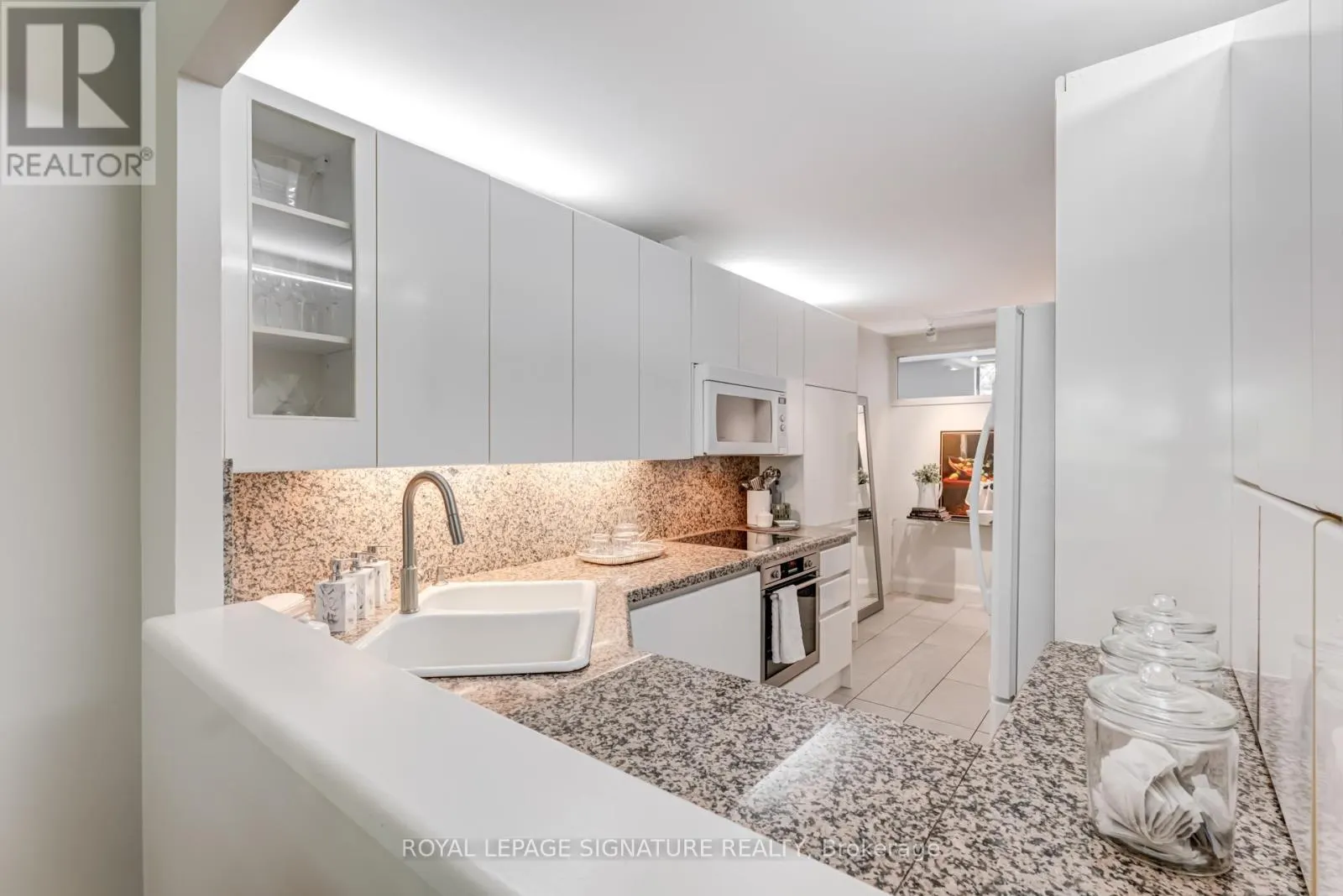 B2 - 142 PEARS AVENUE