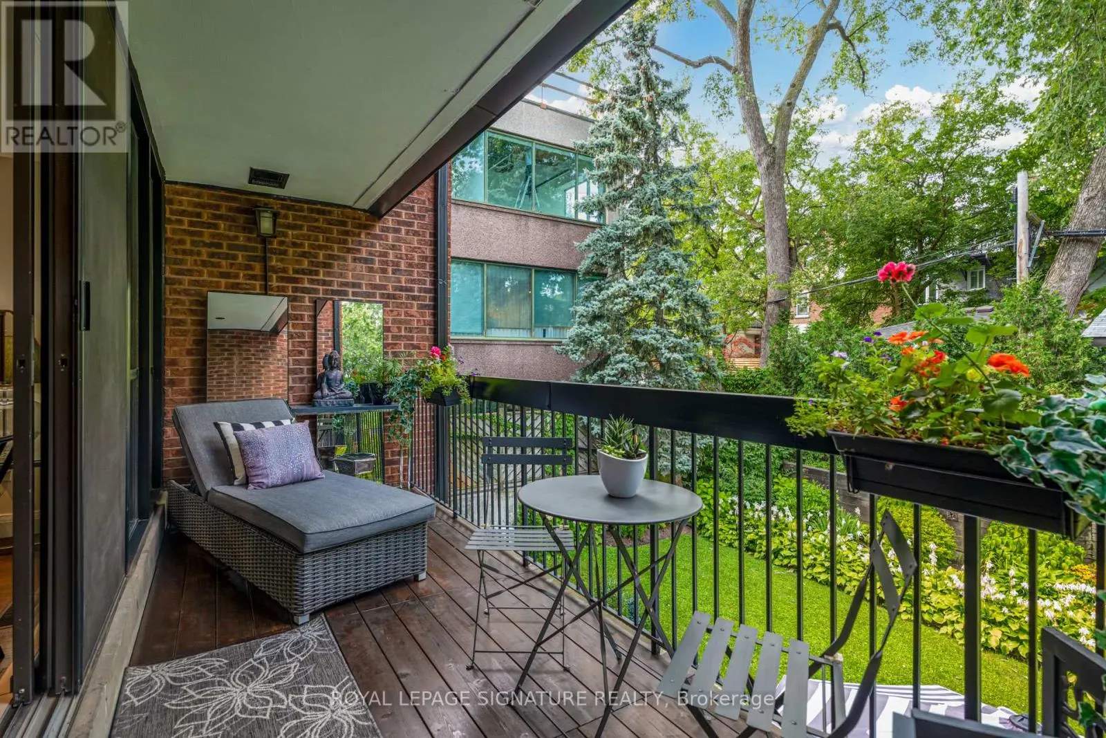 B2 - 142 PEARS AVENUE
