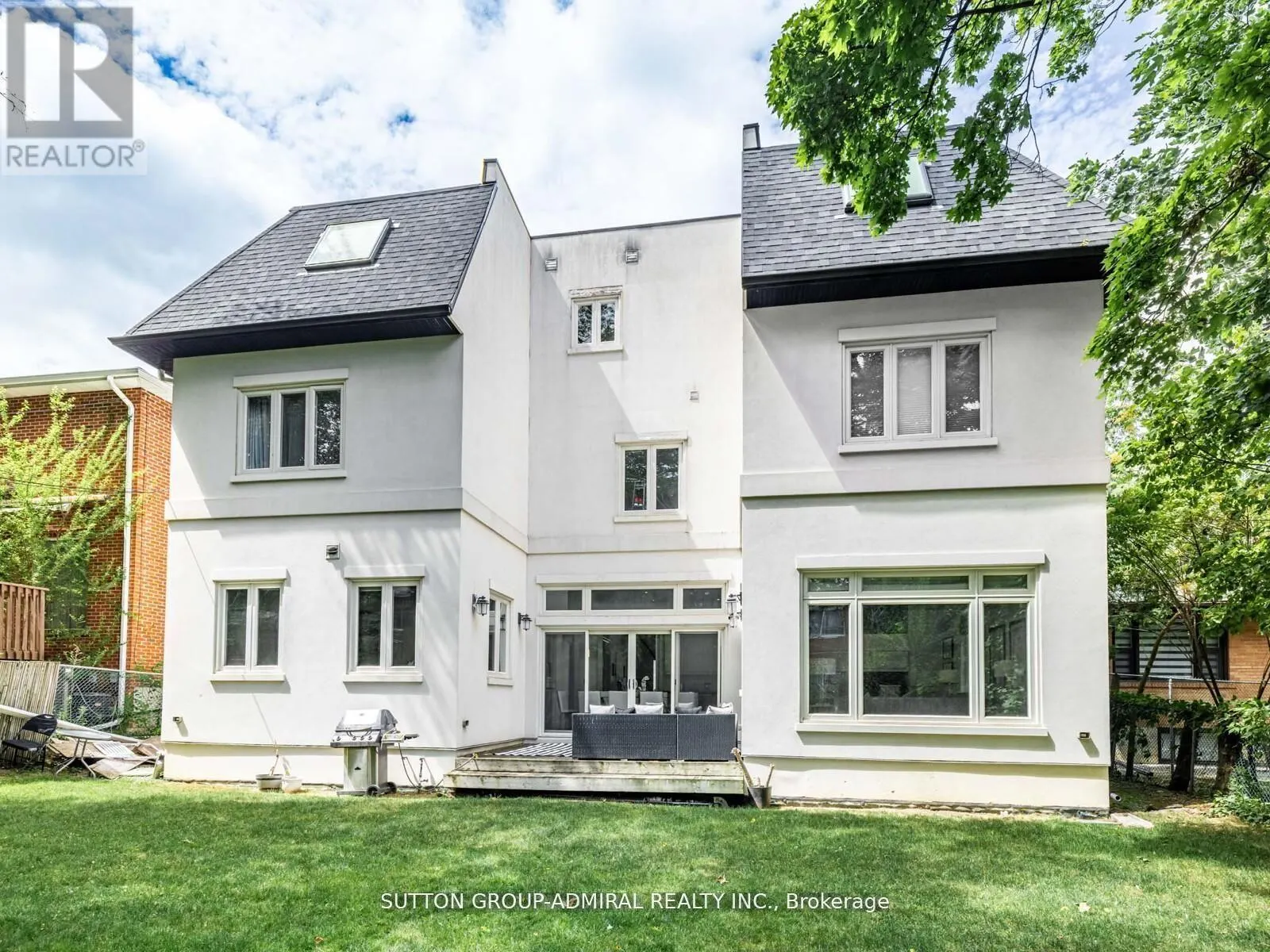 11 FRONTENAC AVENUE