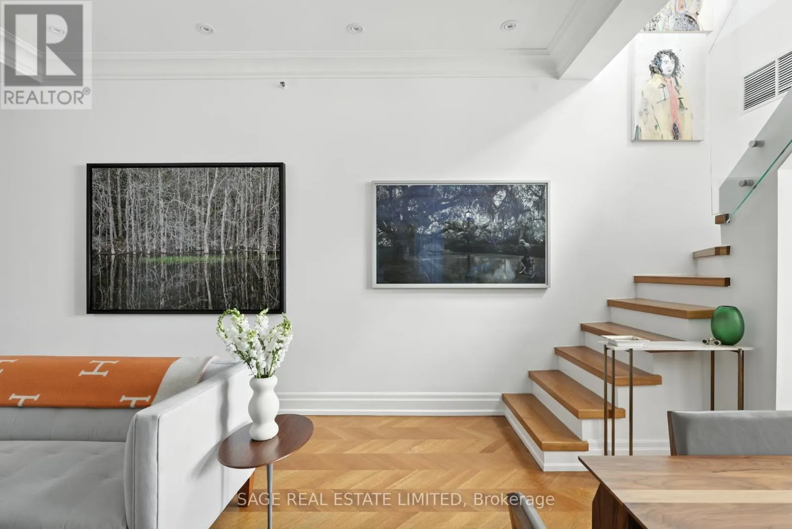205 - 670 RICHMOND STREET W