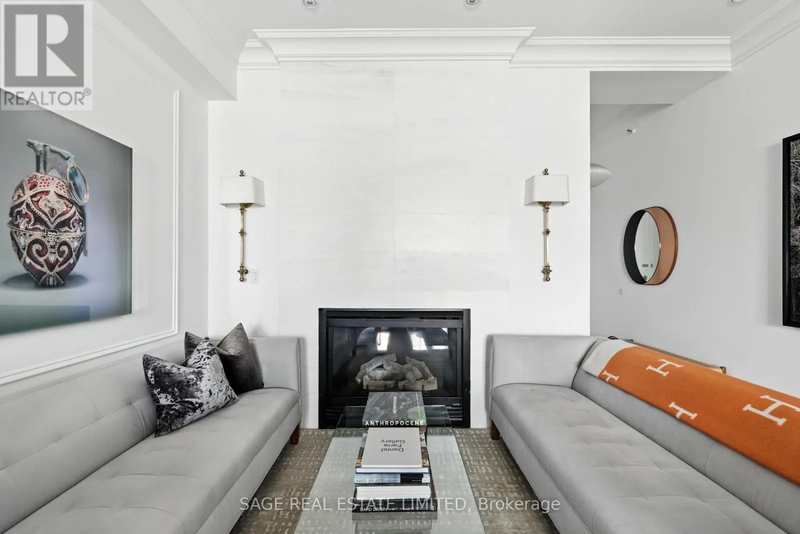 205 - 670 RICHMOND STREET W
