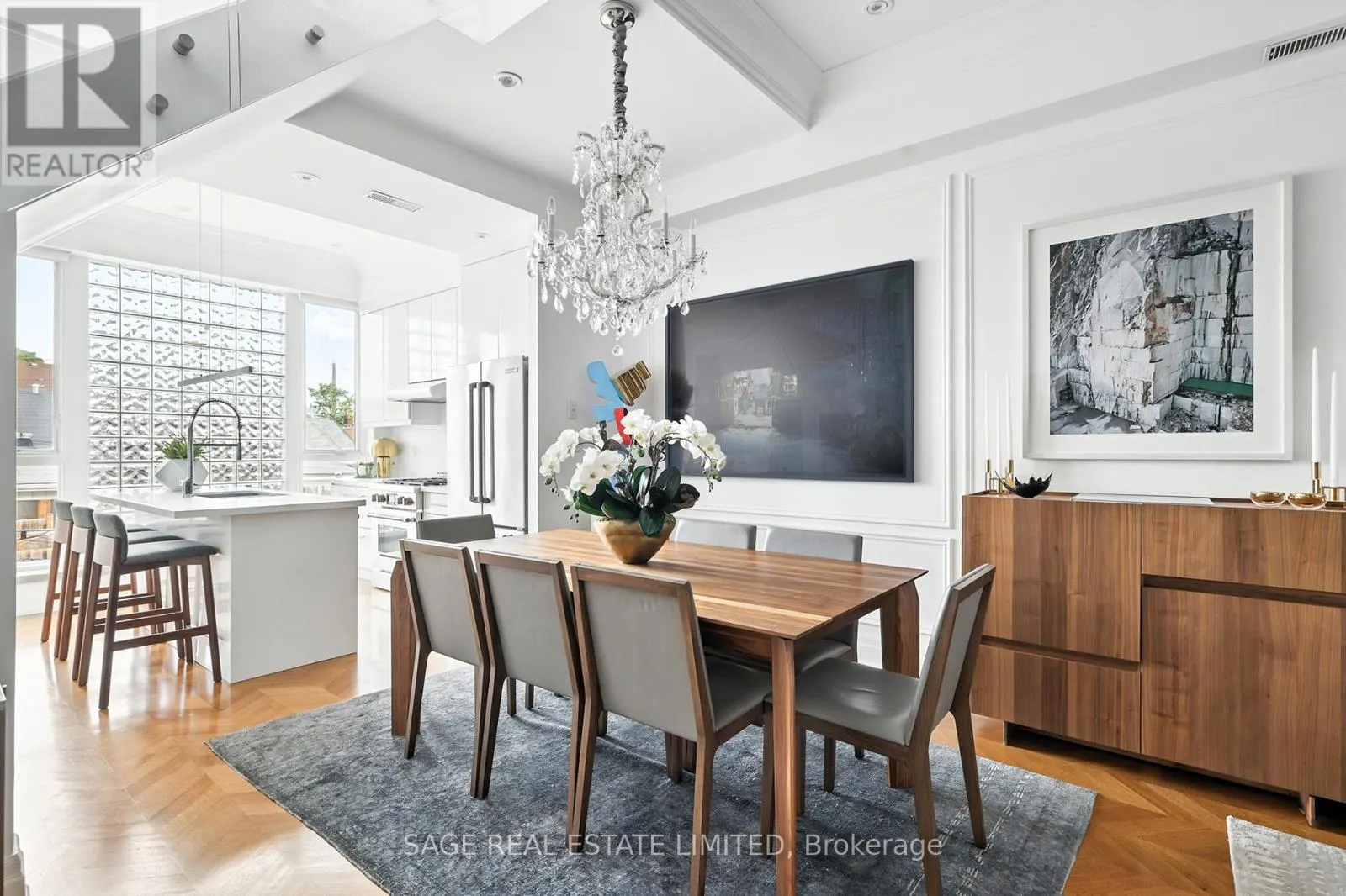 205 - 670 RICHMOND STREET W