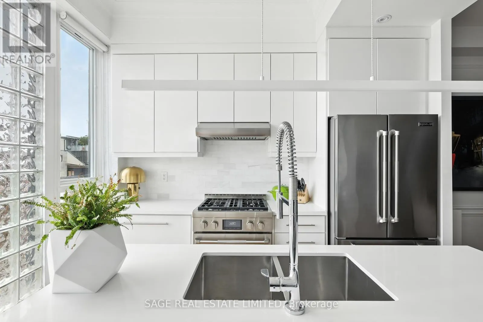 205 - 670 RICHMOND STREET W