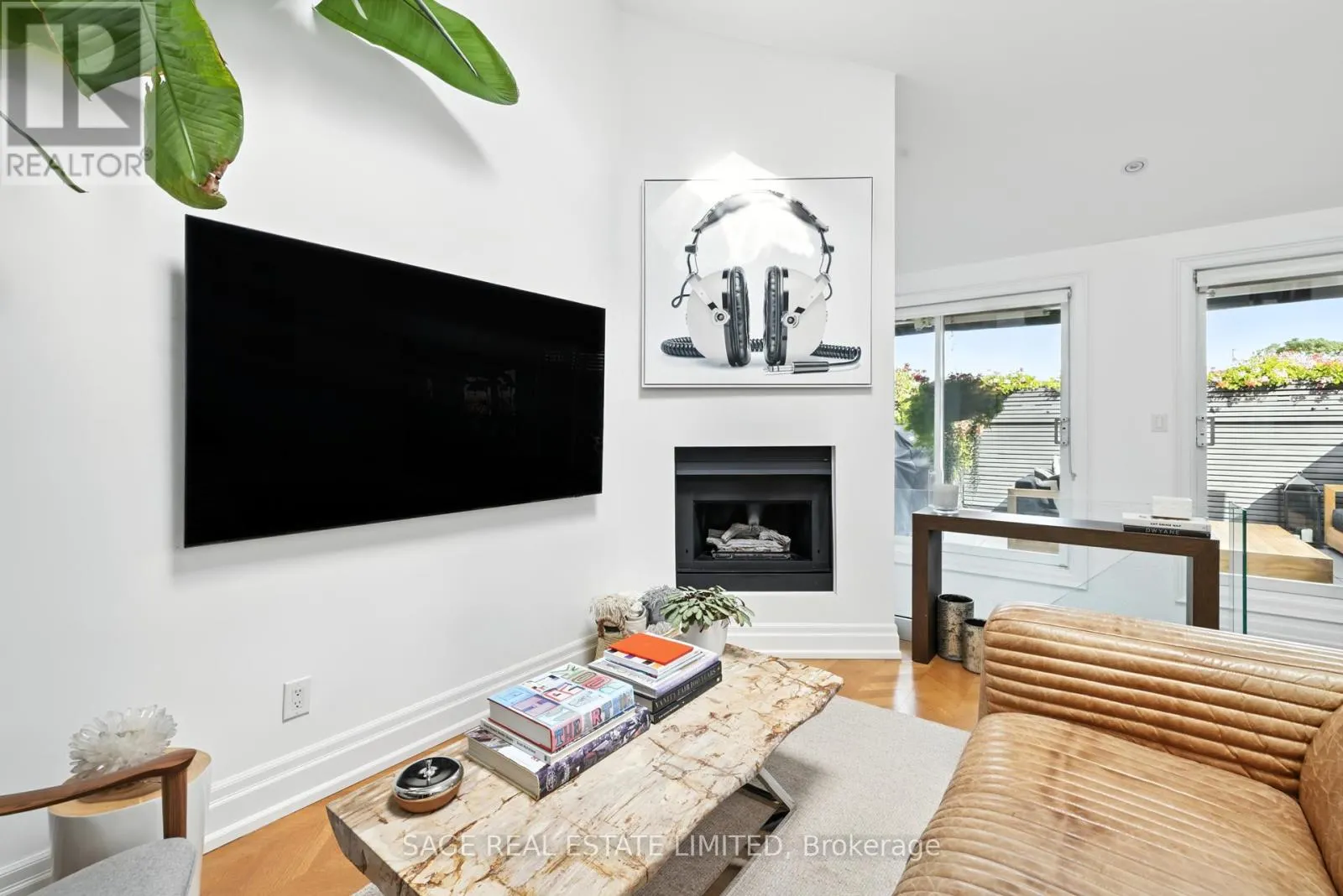 205 - 670 RICHMOND STREET W