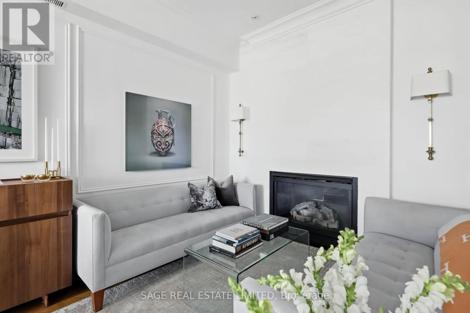 205 - 670 RICHMOND STREET W