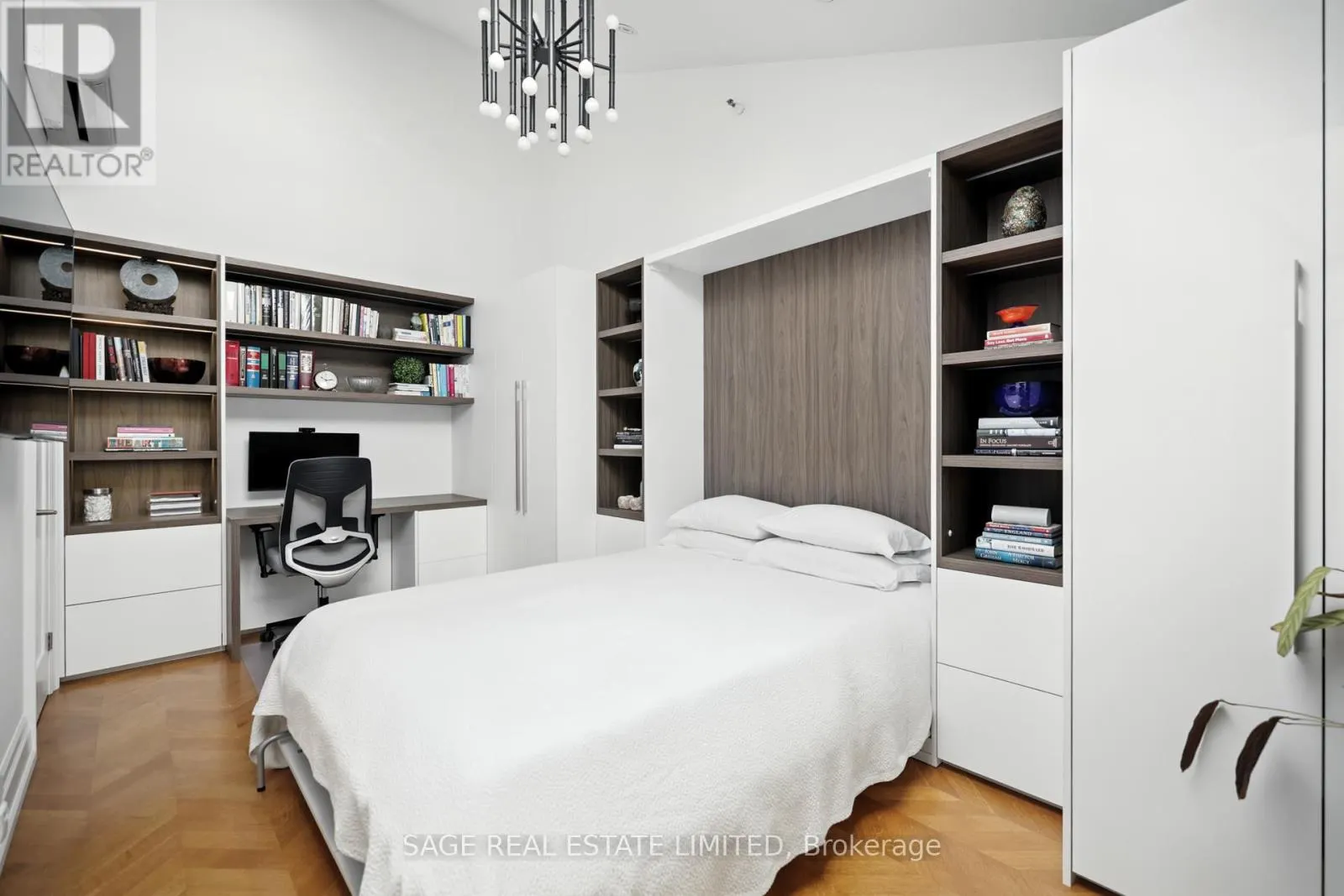 205 - 670 RICHMOND STREET W