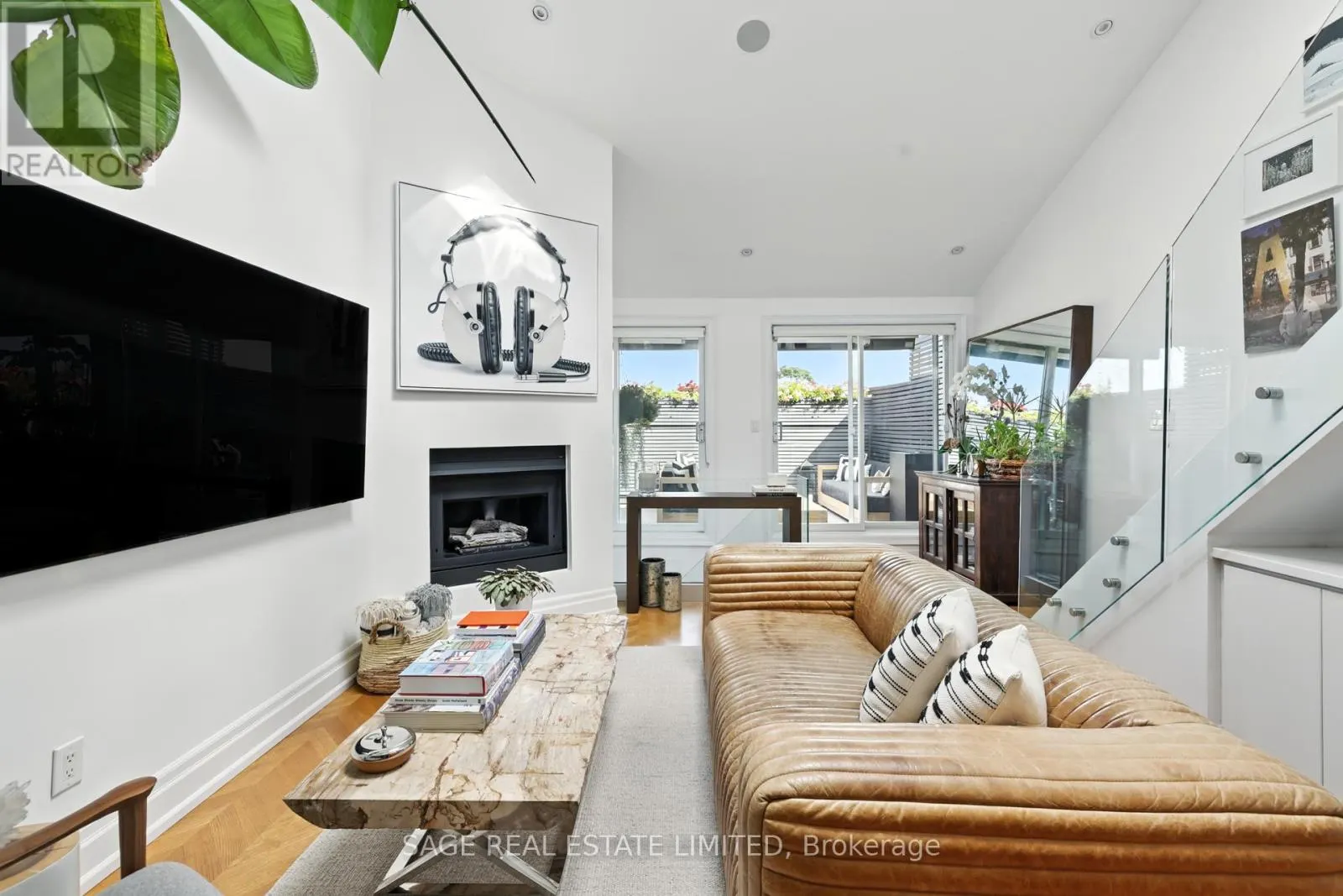 205 - 670 RICHMOND STREET W