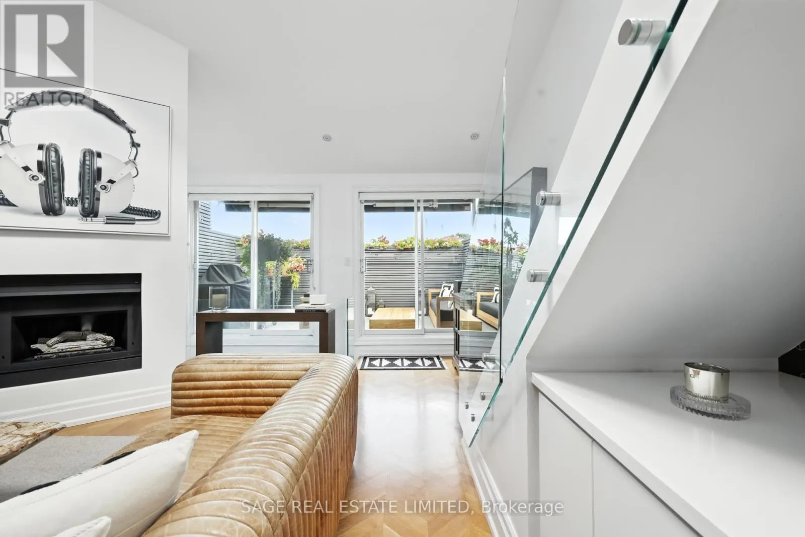 205 - 670 RICHMOND STREET W