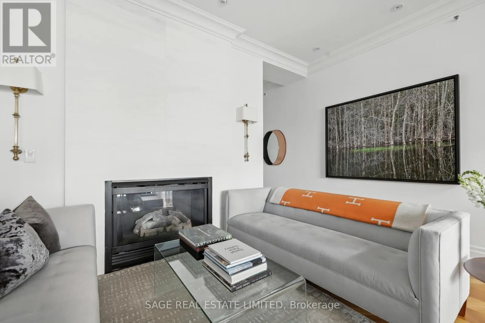 205 - 670 RICHMOND STREET W