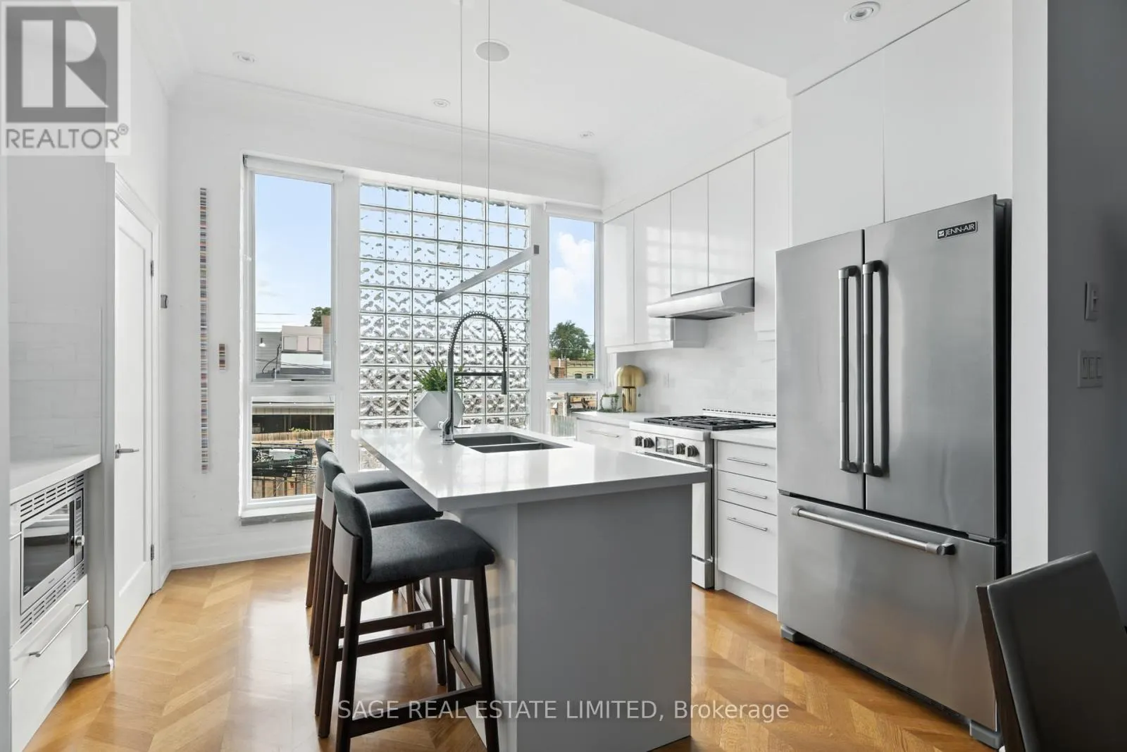 205 - 670 RICHMOND STREET W