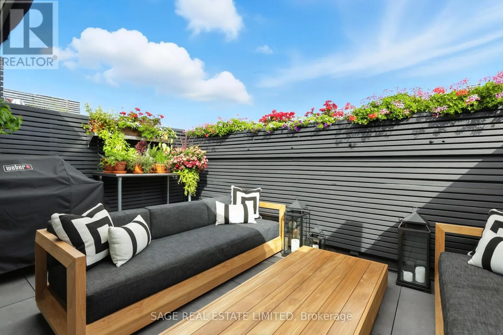 205 - 670 RICHMOND STREET W