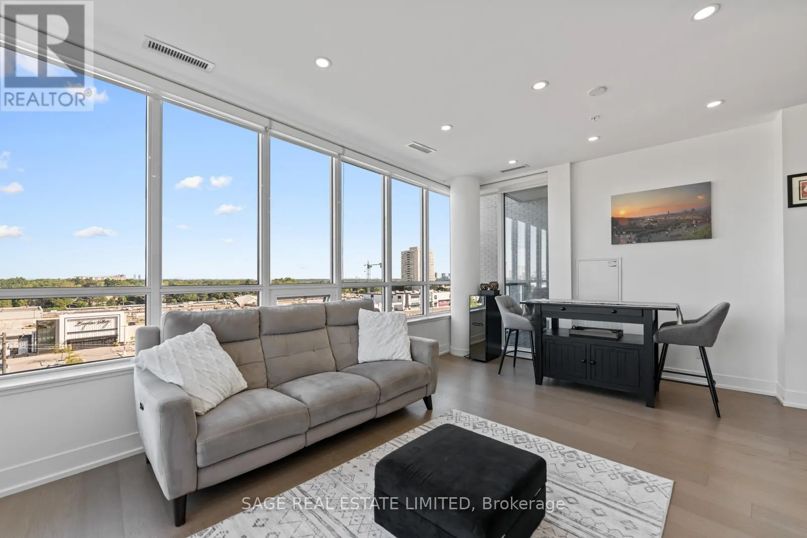 617 - 7 KENASTON GARDENS