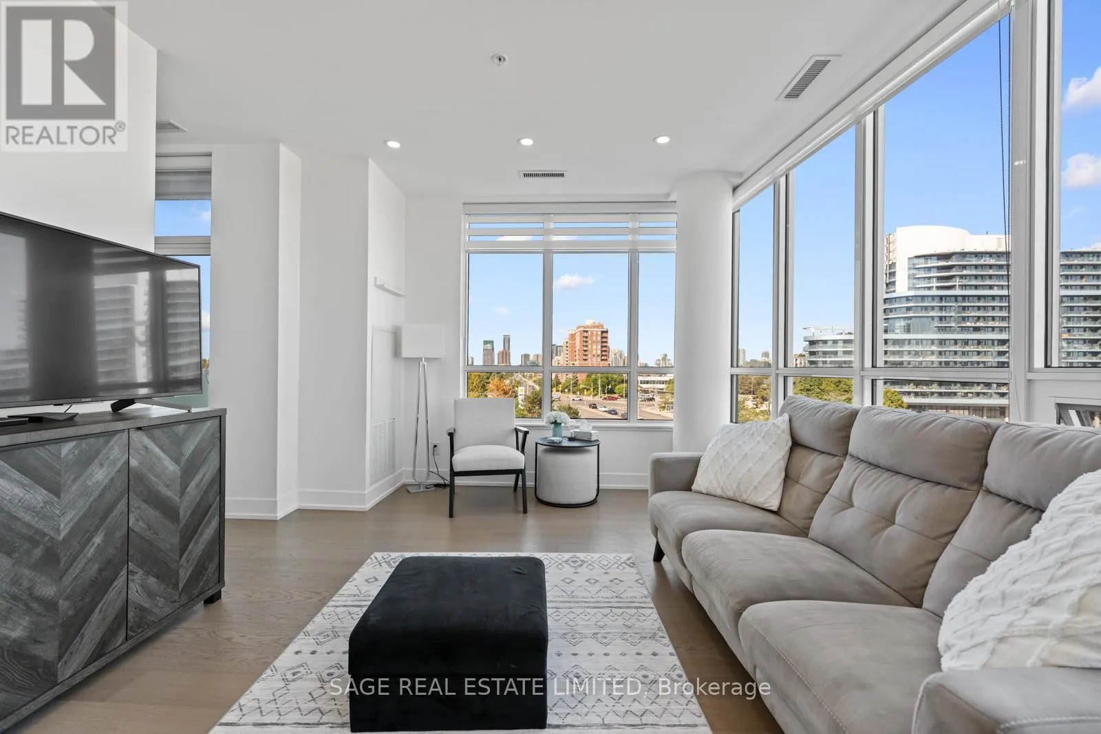 617 - 7 KENASTON GARDENS