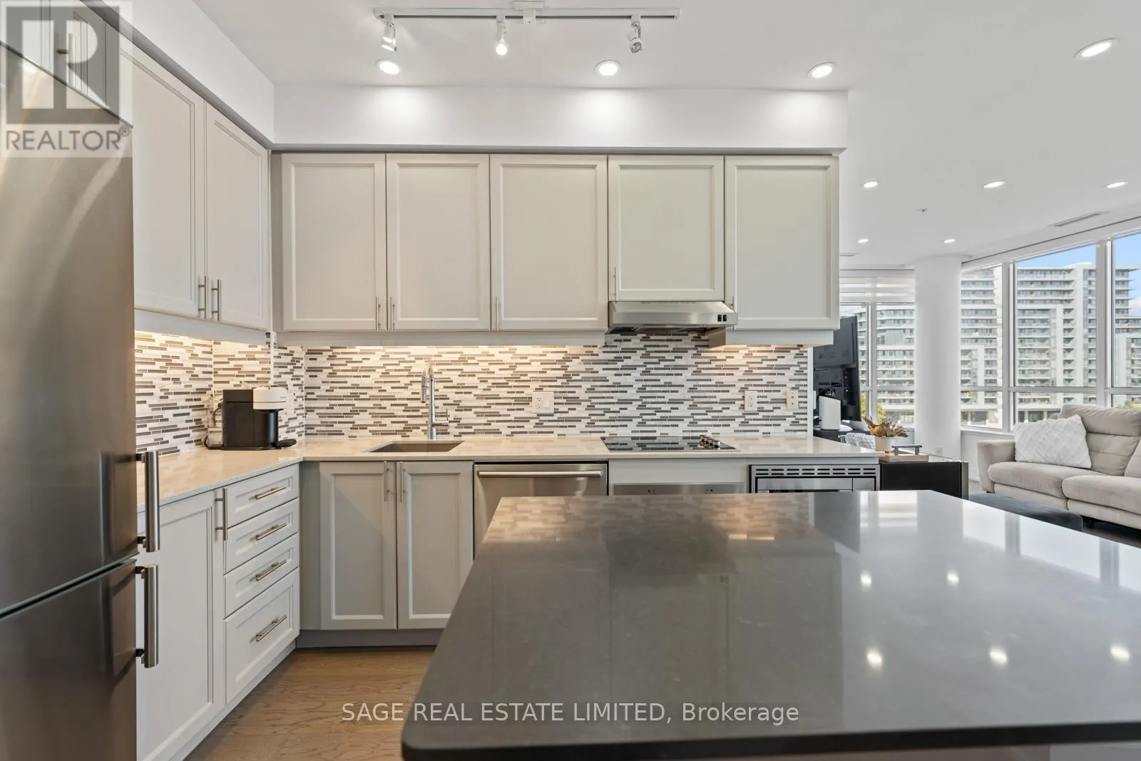 617 - 7 KENASTON GARDENS