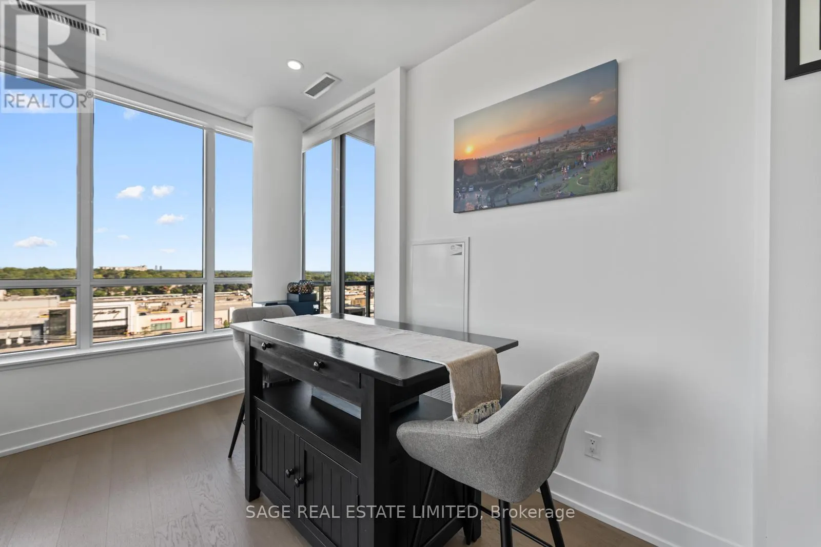 617 - 7 KENASTON GARDENS
