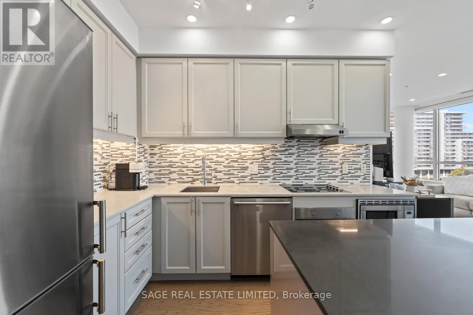 617 - 7 KENASTON GARDENS