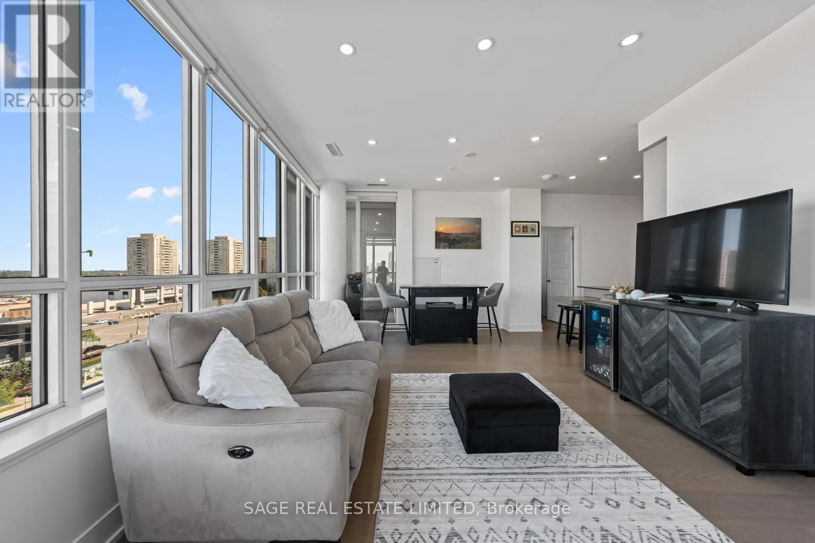617 - 7 KENASTON GARDENS
