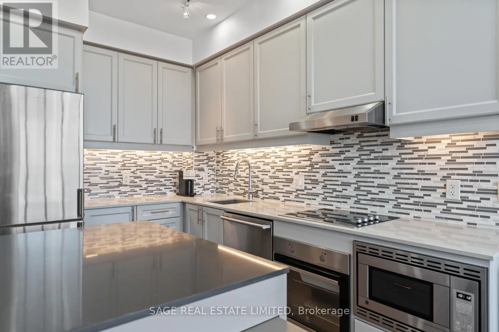617 - 7 KENASTON GARDENS