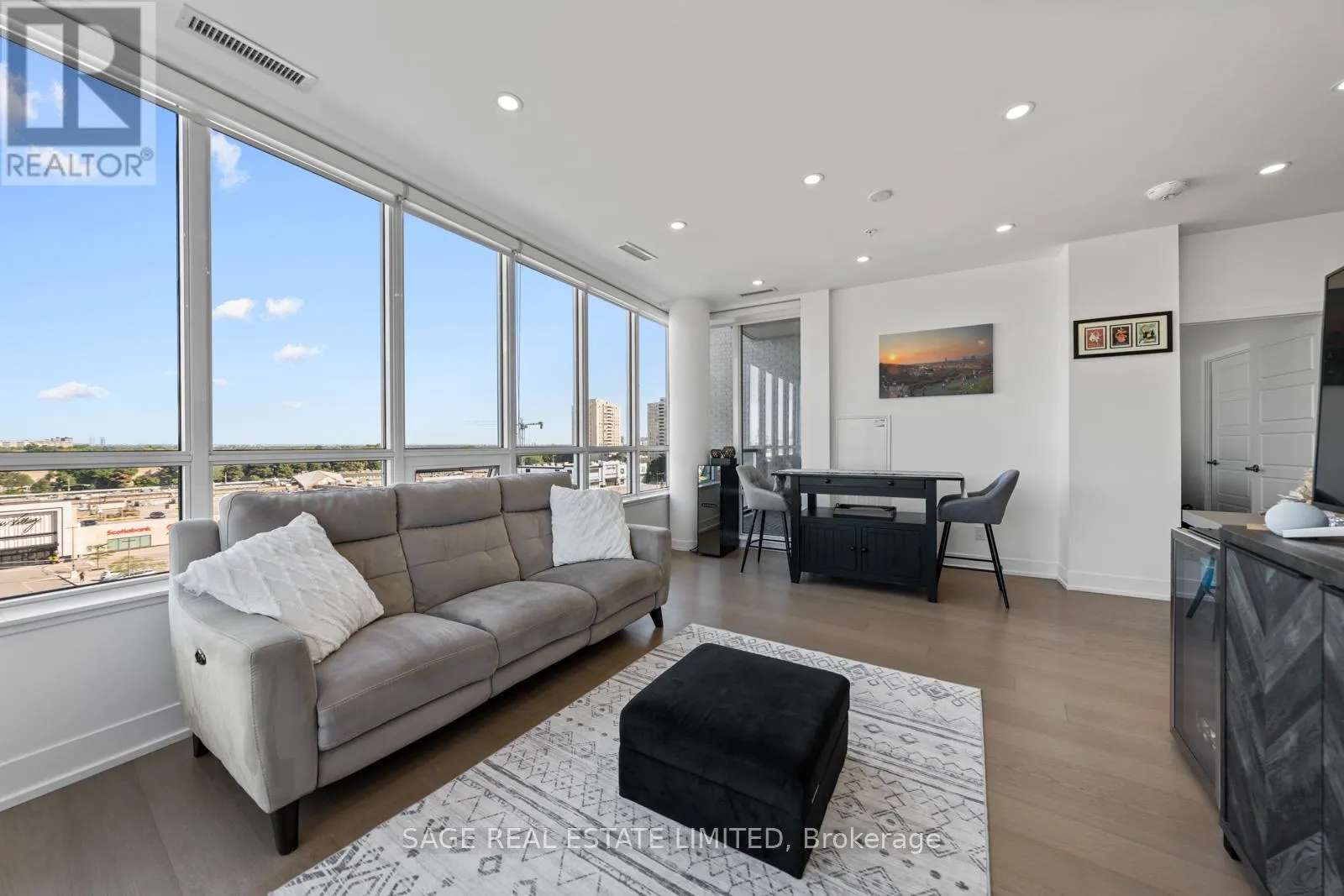 617 - 7 KENASTON GARDENS