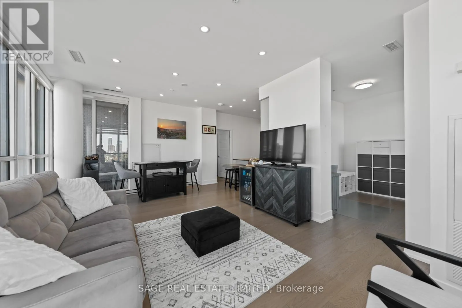 617 - 7 KENASTON GARDENS