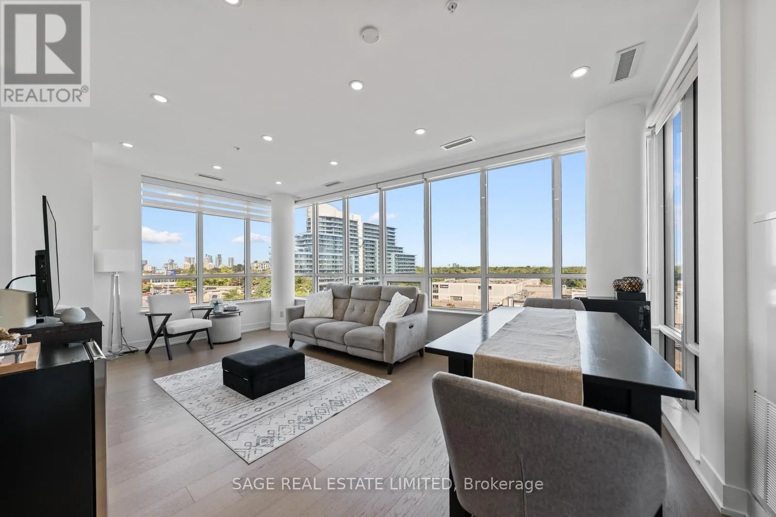 617 - 7 KENASTON GARDENS
