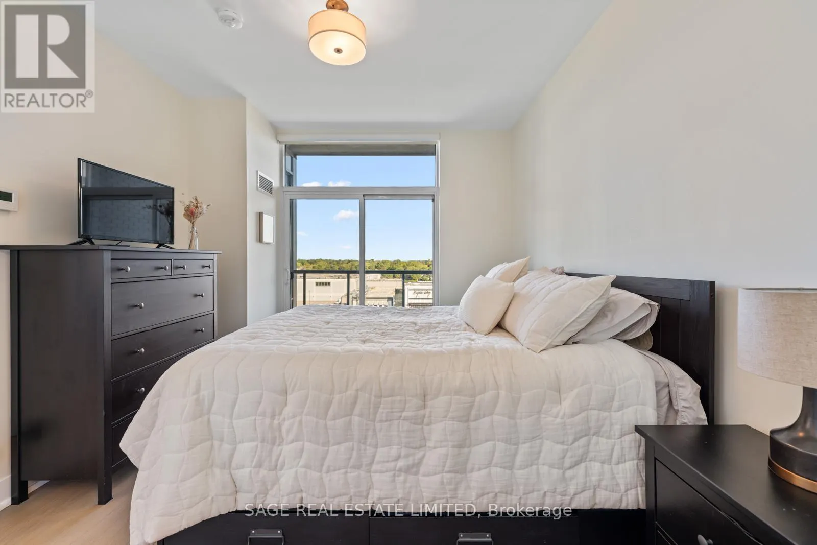 617 - 7 KENASTON GARDENS