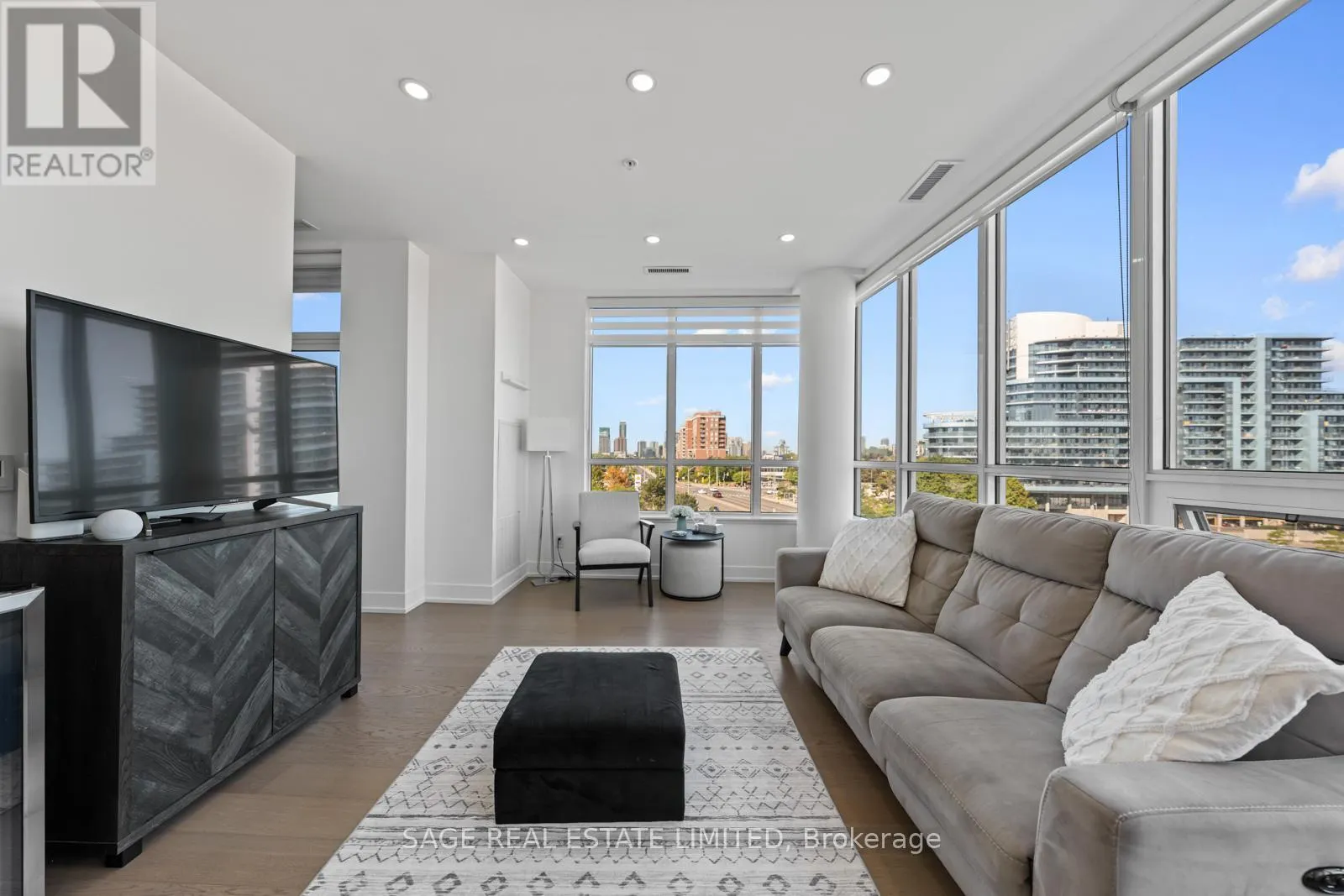 617 - 7 KENASTON GARDENS
