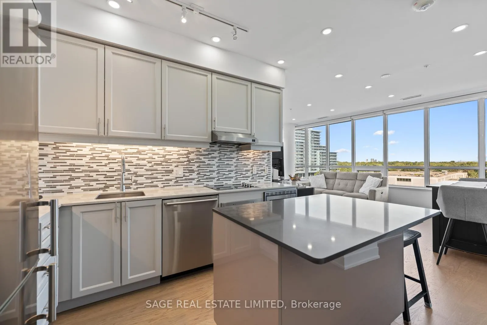617 - 7 KENASTON GARDENS