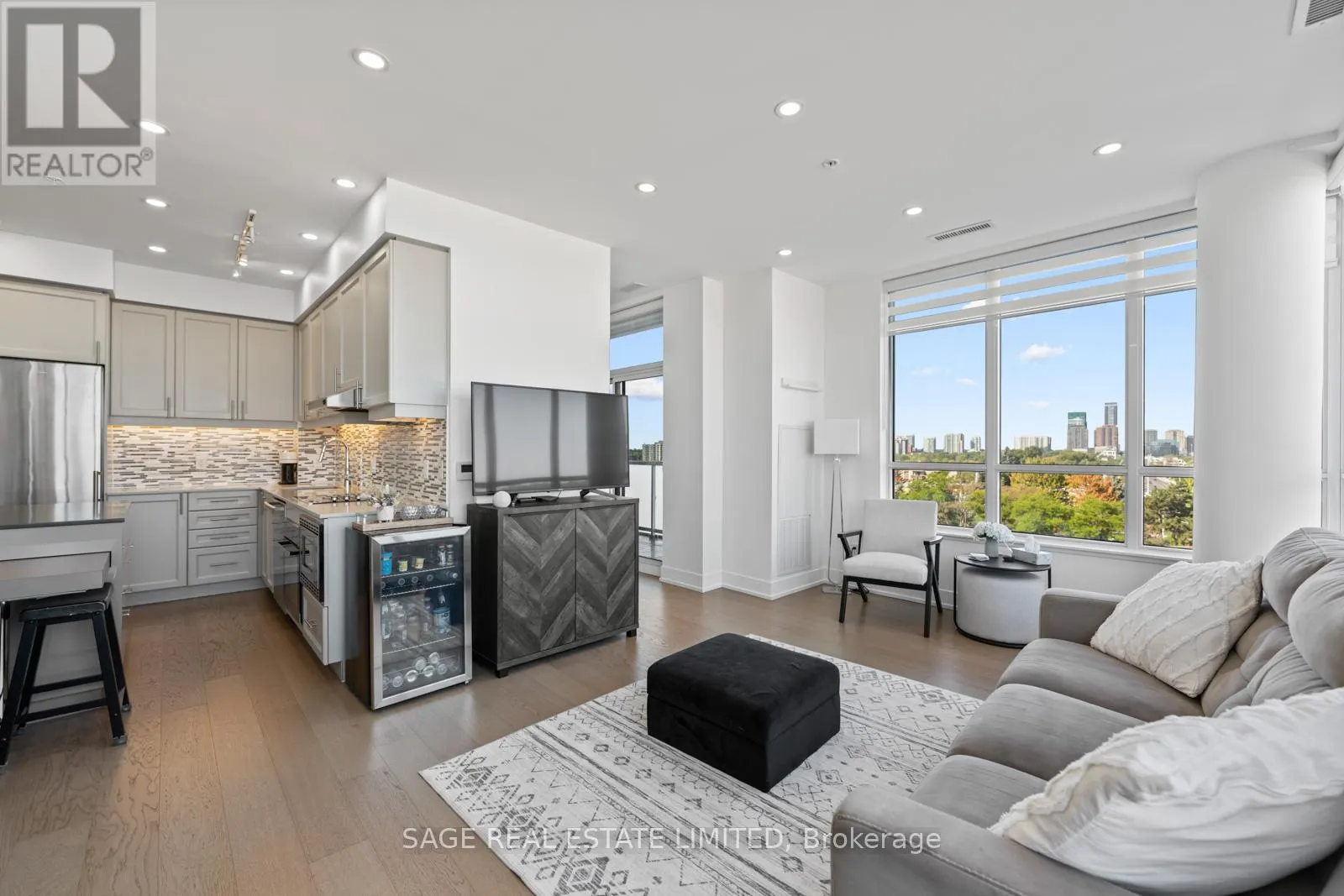 617 - 7 KENASTON GARDENS