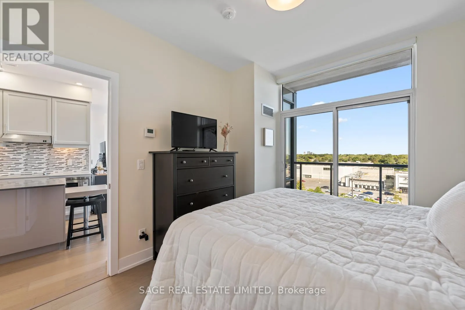 617 - 7 KENASTON GARDENS
