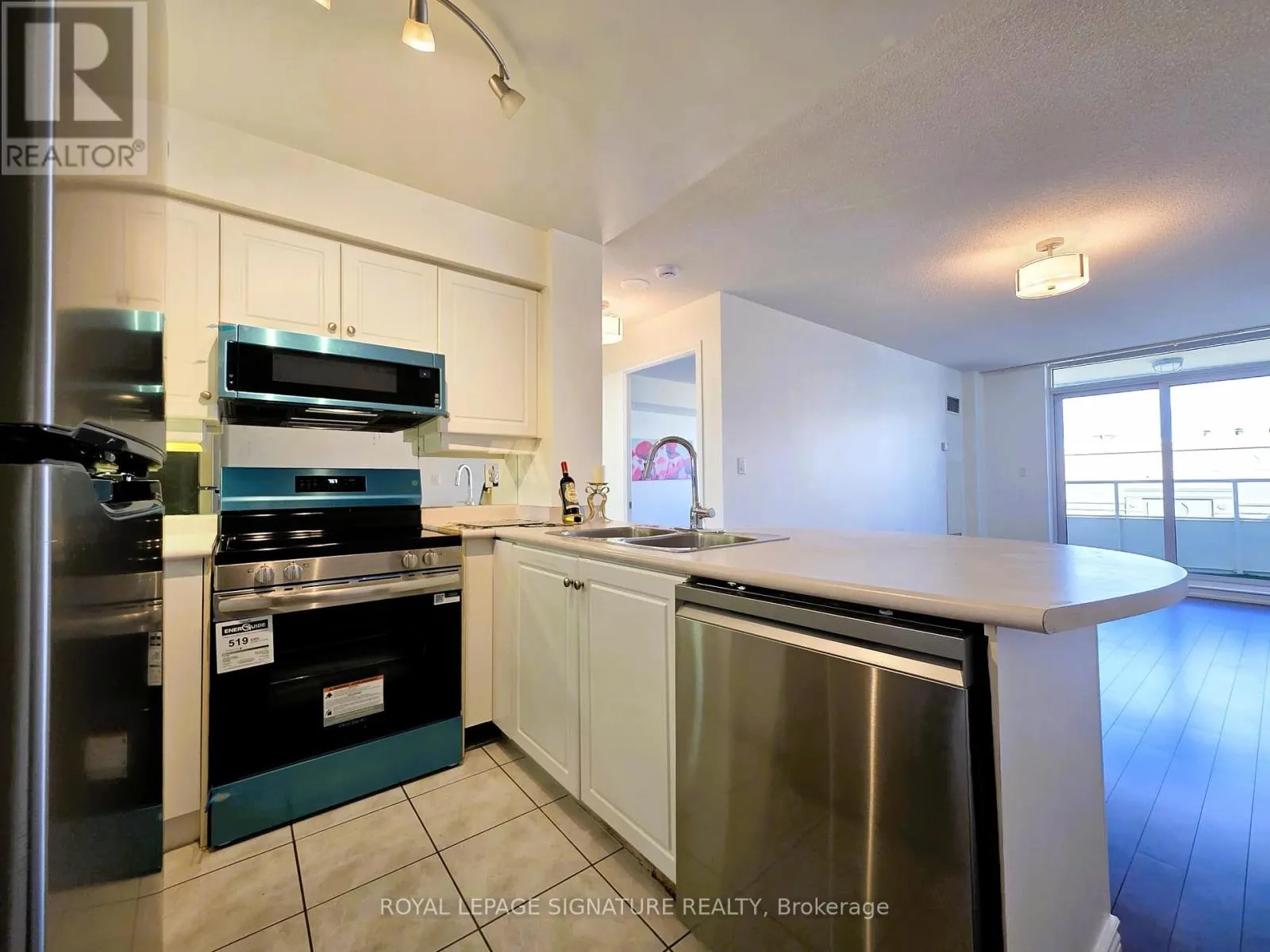 1002 - 8 REAN DRIVE