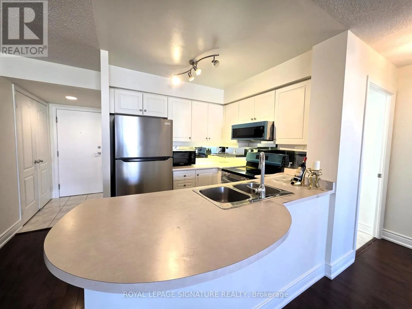 1002 - 8 REAN DRIVE