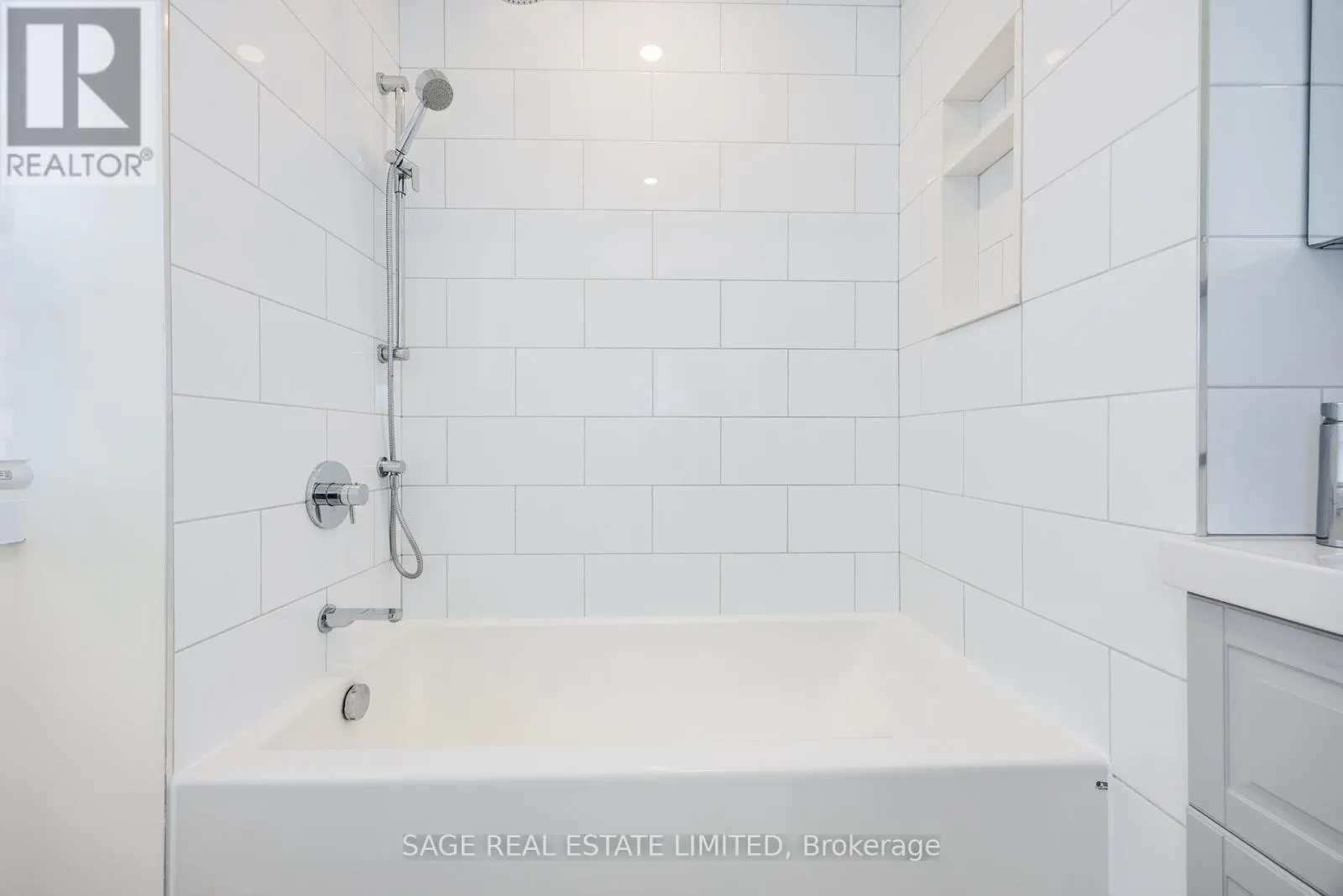 MAIN - 310 GLADSTONE AVENUE