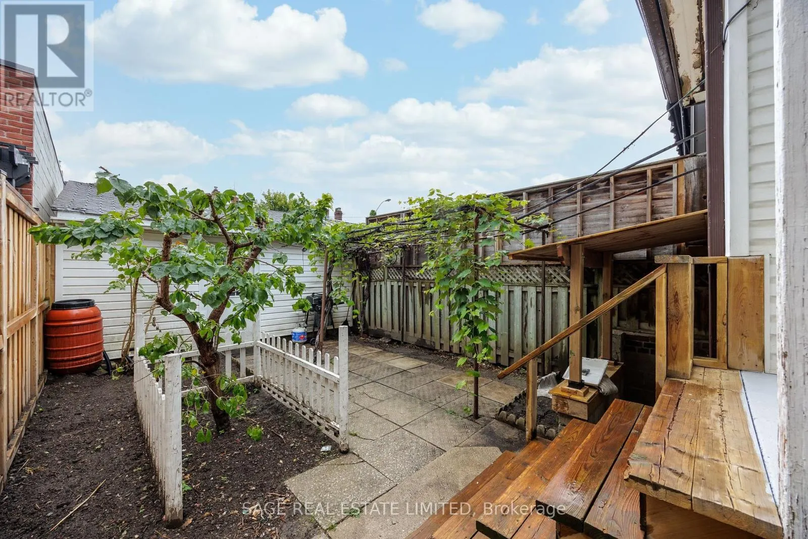 MAIN - 310 GLADSTONE AVENUE